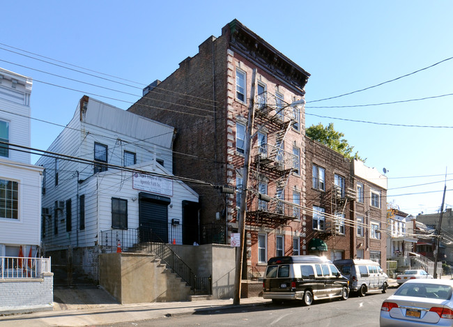 721 E 223rd St in Bronx, NY - Building Photo - Building Photo