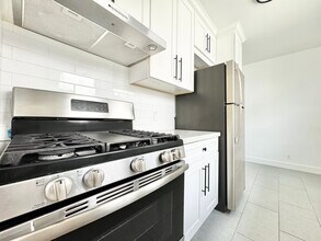 338 N Kingsley Dr in Los Angeles, CA - Building Photo - Building Photo