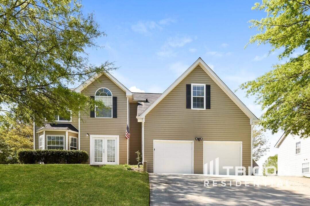 718 Fletcher Dr in Winder, GA - Building Photo