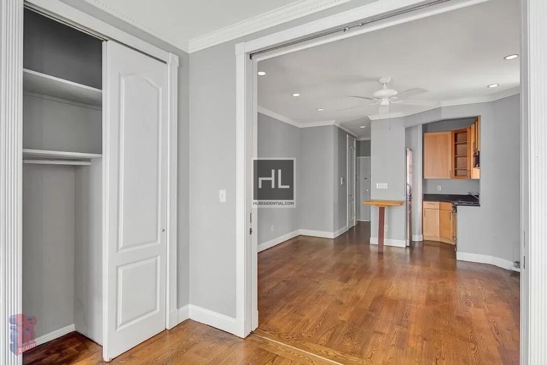 East 25th Street in New York, NY - Building Photo