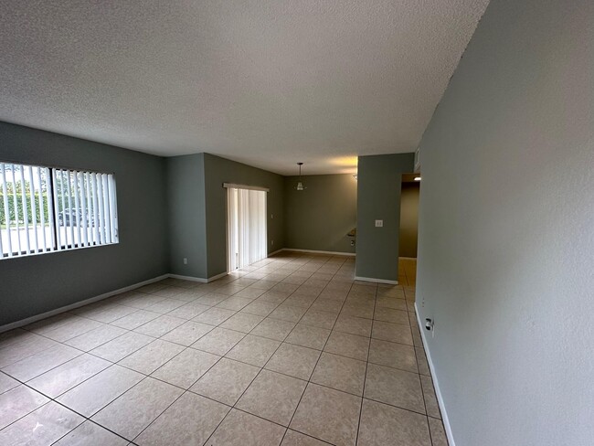 6031 10th Ave N in Greenacres, FL - Building Photo - Building Photo