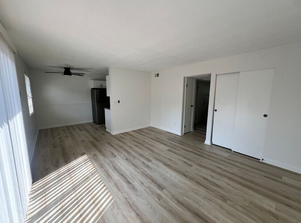 4238 Kugler Mill Rd-Unit -2 bedroom 1 bath classic in Cincinnati, OH - Building Photo