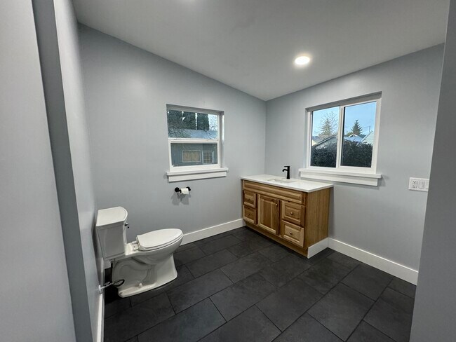 611 Tangent St in Lebanon, OR - Building Photo - Building Photo