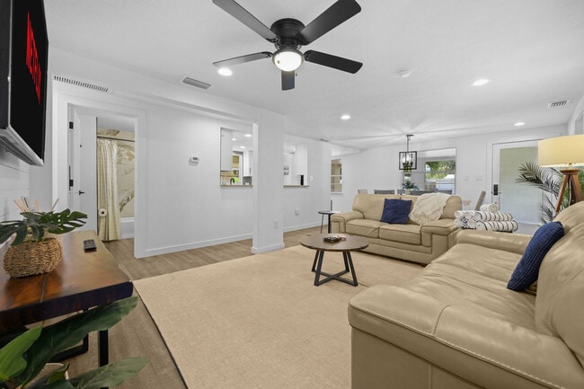 2229 Alice Rd in Sarasota, FL - Building Photo - Building Photo