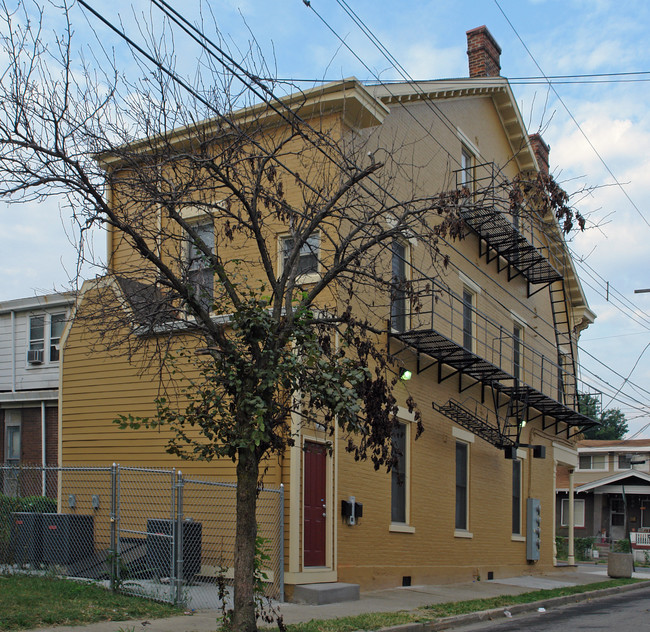 1322 Garrard St in Covington, KY - Foto de edificio - Building Photo