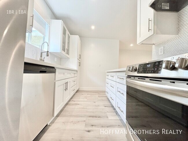 605 San Vicente Blvd-Unit -108A in Santa Monica, CA - Building Photo - Building Photo