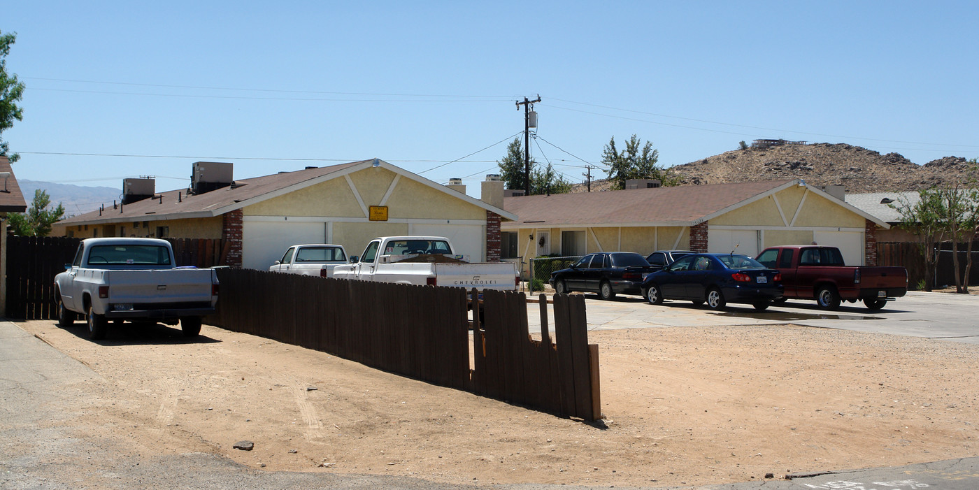 15423 Tonekai Rd in Apple Valley, CA - Building Photo