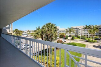 20 NE Plantation Rd in Stuart, FL - Foto de edificio - Building Photo