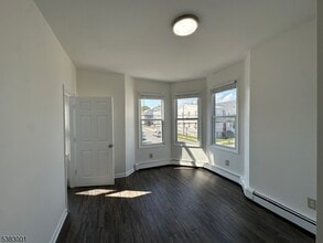 145 Smith St in Elizabeth, NJ - Foto de edificio - Building Photo