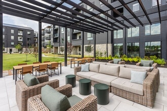 Sylo in Zionsville, IN - Foto de edificio - Building Photo