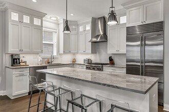 3808 N Kenmore Ave, Unit SI ID1255616P in Chicago, IL - Building Photo - Building Photo