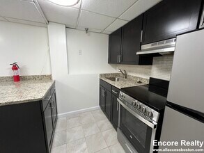 62 Boylston St, Unit M20 in Boston, MA - Building Photo - Building Photo