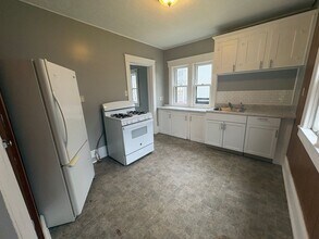 285 Bowmanville St in Akron, OH - Building Photo - Building Photo