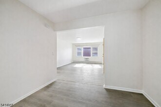 207 Park Ave in East Rutherford, NJ - Building Photo - Building Photo