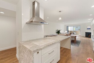1010 Hammond St in West Hollywood, CA - Building Photo - Building Photo