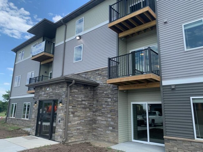 Creekside Apartments in York, NE - Building Photo - Building Photo