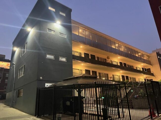 4135 Brooklyn Ave NE in Seattle, WA - Building Photo - Building Photo