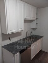 2681 Gessner Rd in Houston, TX - Building Photo