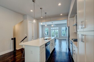 728 Taylor Ct in Atlanta, GA - Building Photo - Building Photo