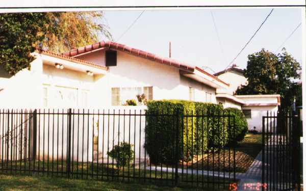 26-28 A-C S. Daisy Ave in Pasadena, CA - Building Photo