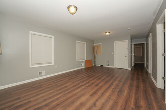 128 N 4th St, Unit 1st fl in Paterson, NJ - Building Photo - Building Photo