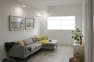 542 SW 7th St in Miami, FL - Building Photo - Interior Photo