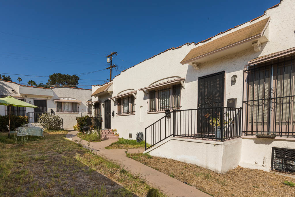 3325 Berkeley Ave in Los Angeles, CA - Building Photo