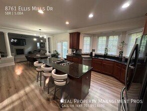 8761 Ellis Mill Dr in Gainesville, VA - Building Photo - Building Photo
