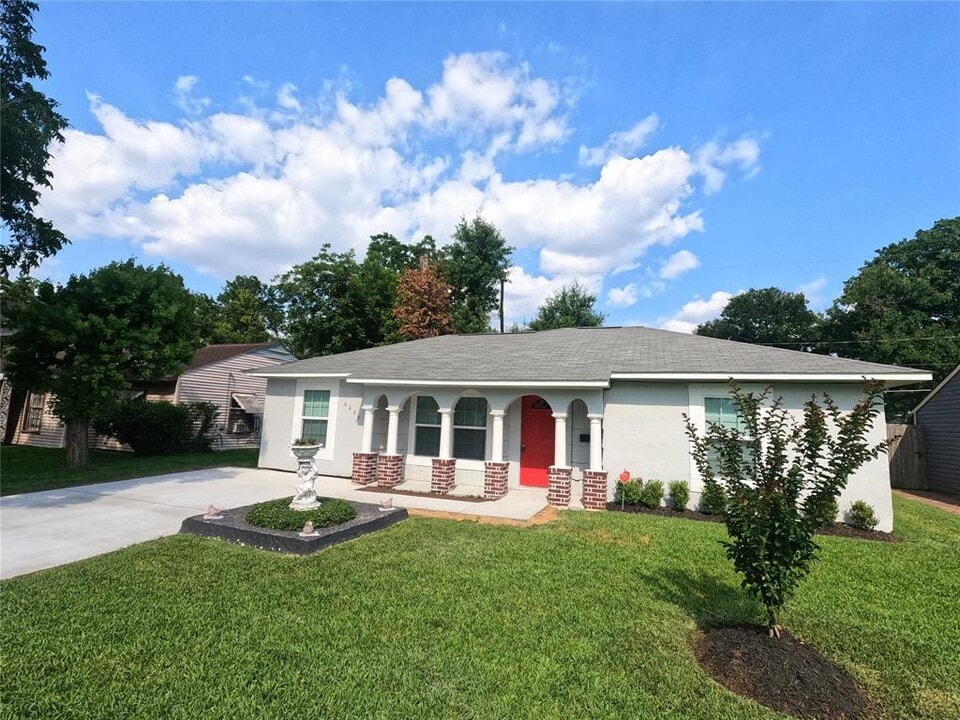 6235 Sherwood Dr Photo