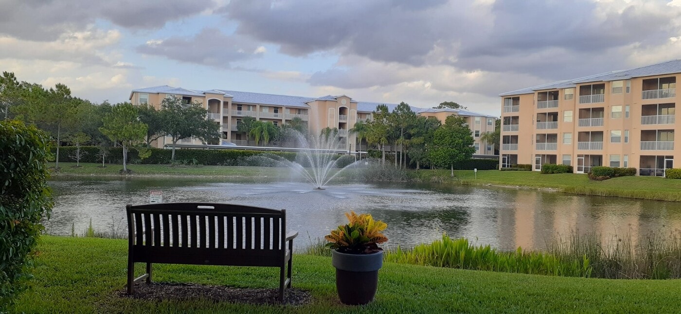 8270 Pathfinder Loop, Unit 832 in Ft. Myers, FL - Building Photo