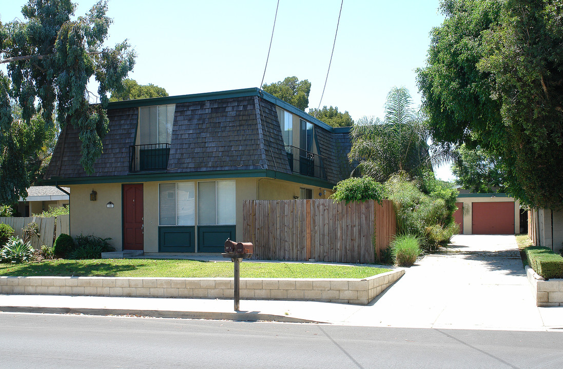 305 Santa Isabel Ave in Costa Mesa, CA - Building Photo