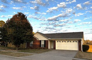 3604-3604 Meadowlake Dr in Bryant, AR - Building Photo