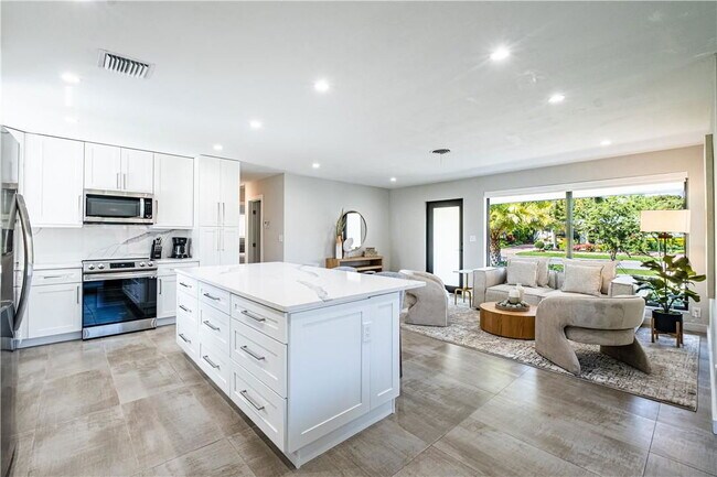 5810 NE 22nd Terrace in Fort Lauderdale, FL - Building Photo - Building Photo