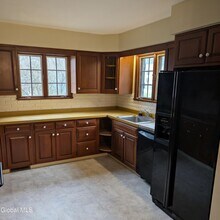 1556 Dean St in Niskayuna, NY - Building Photo - Building Photo