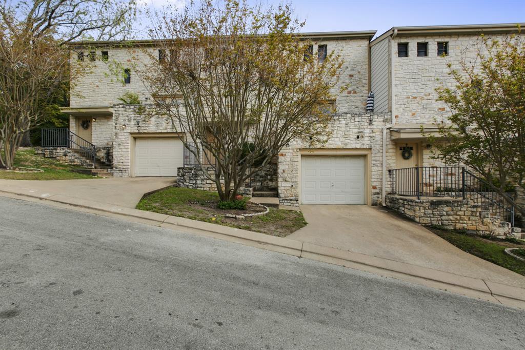 9201 Simmons Rd in Austin, TX - Building Photo