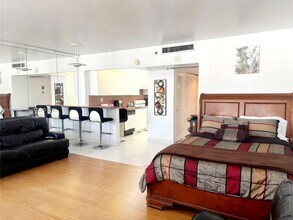 100 Lincoln Rd in Miami Beach, FL - Foto de edificio - Building Photo