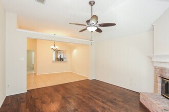 5903 Fawn Meadow Trail in Arlington, TX - Foto de edificio - Building Photo