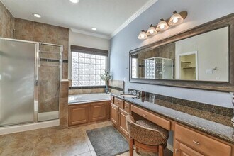 11603 Royal Oaks Trce in Houston, TX - Foto de edificio - Building Photo