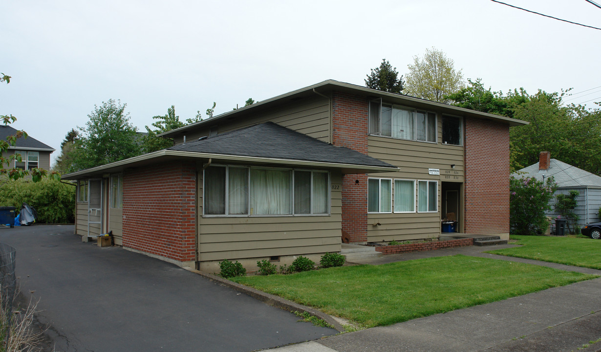 West Apartments in Corvallis, OR - Building Photo