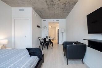 67 Boul. de Maisonneuve E, Unit SI ID1261840P in Montréal, QC - Building Photo - Building Photo