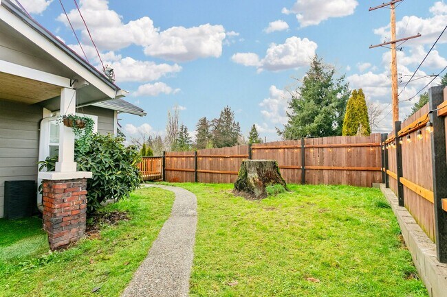 8816 S Yakima Ave in Tacoma, WA - Building Photo - Building Photo