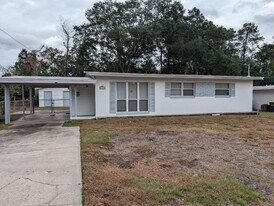 1657 Louvre Dr in Jacksonville, FL - Building Photo