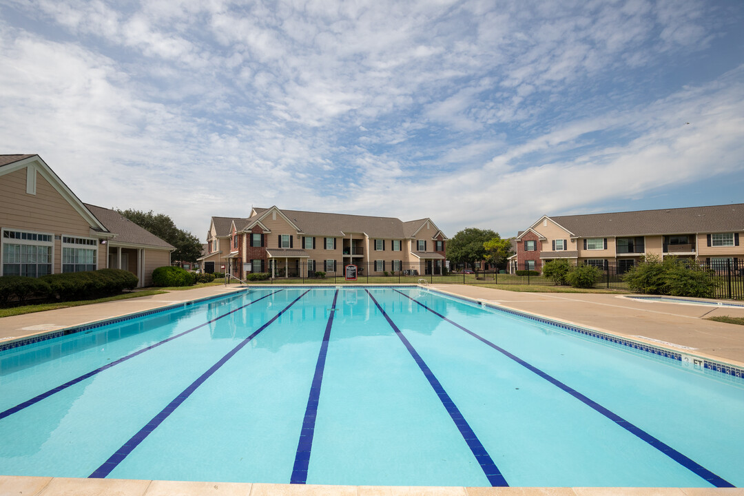 The Life at Westpark I in Houston, TX - Building Photo