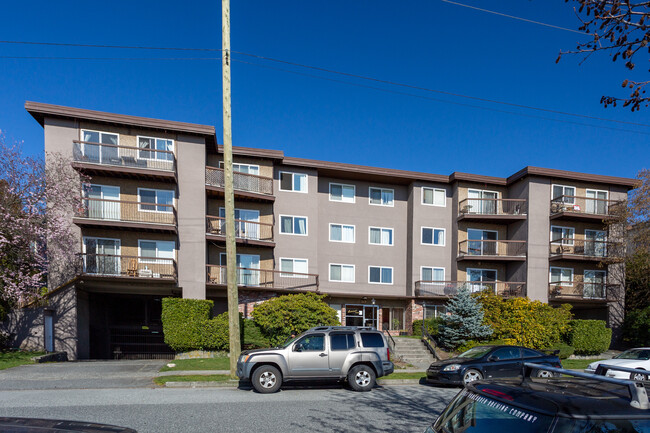 Centennial Manor in North Vancouver, BC - Building Photo - Building Photo