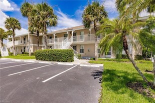 1315 Mainsail Dr, Unit 1115 in Naples, FL - Building Photo