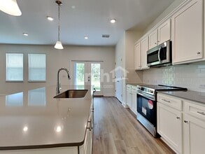 27170 St Andrews Ave in Wesley Chapel, FL - Foto de edificio - Building Photo