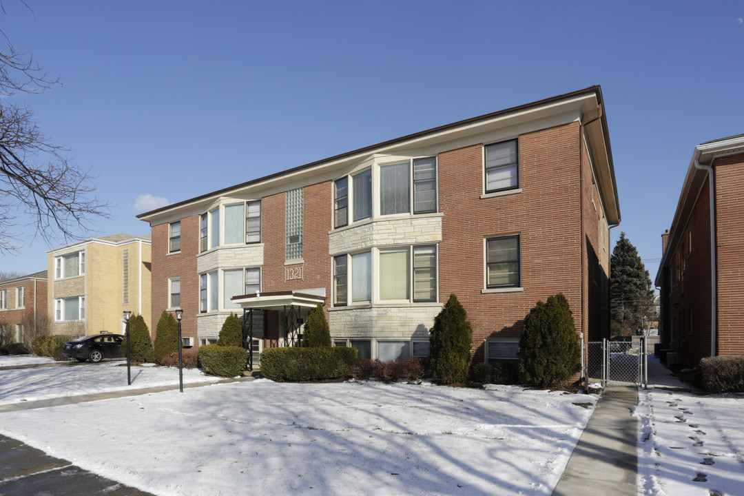 1321 N Harlem Ave in Oak Park, IL - Foto de edificio