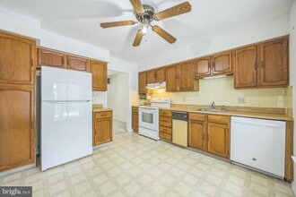 838 Kings Croft Dr in Cherry Hill Township, NJ - Building Photo - Building Photo