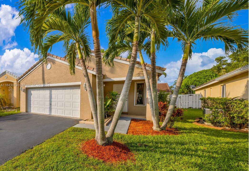 1627 Palermo Dr in Weston, FL - Building Photo