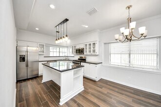 5310 Oak Cove Dr in Houston, TX - Building Photo - Building Photo